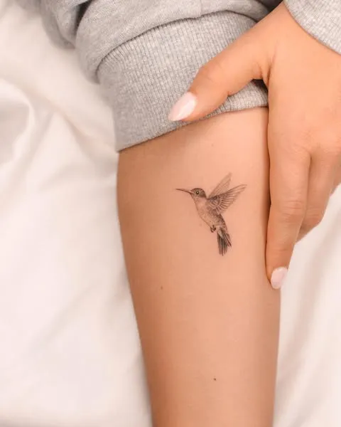 21 Unique Bird Tattoos That Symbolize Freedom and Grace