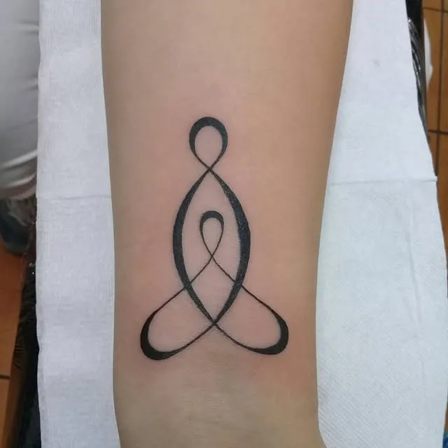 Infinite Love Knot