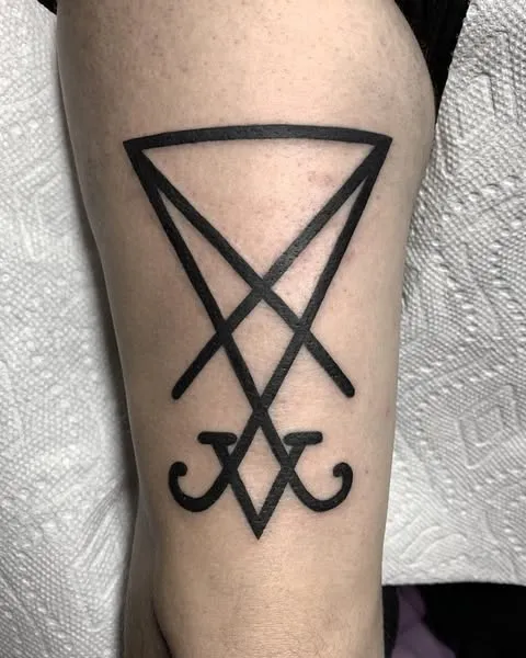 Sleek Geometric Sigil