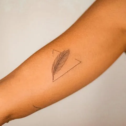 Triangle Feather Illusion